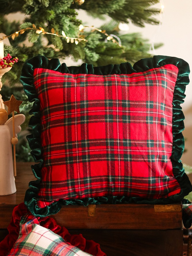 Cushion Covers - Christmas plaid with green velvet ruffles (16