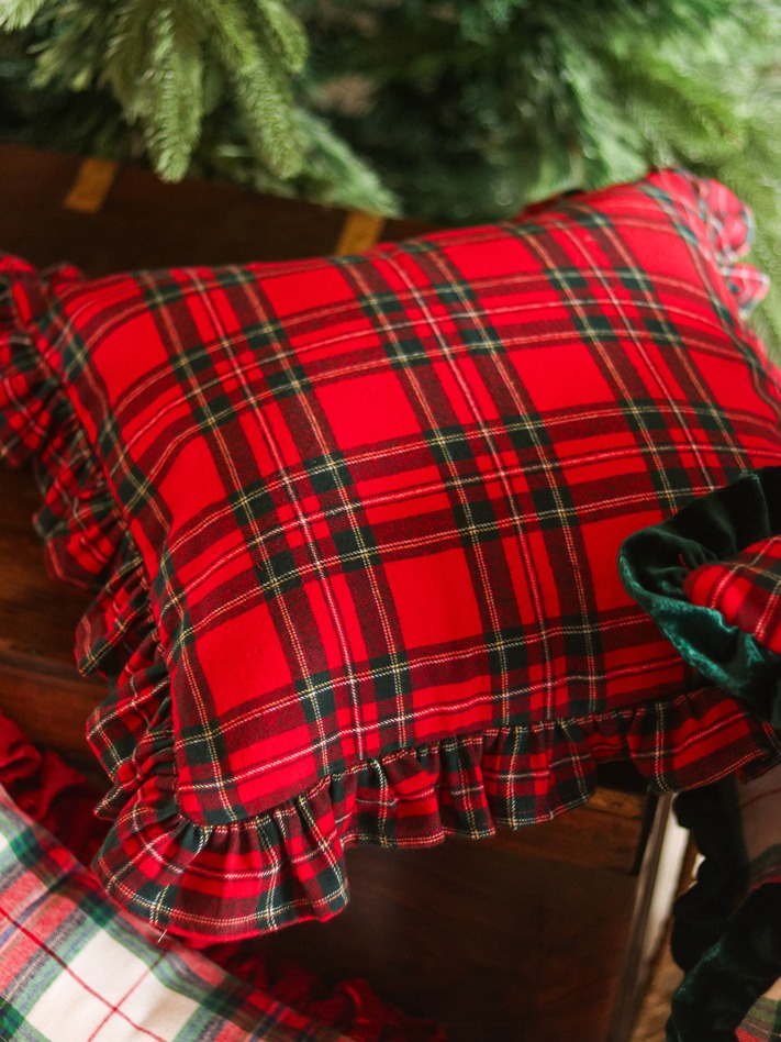 Cushion Covers - Christmas plaid with ruffles (16