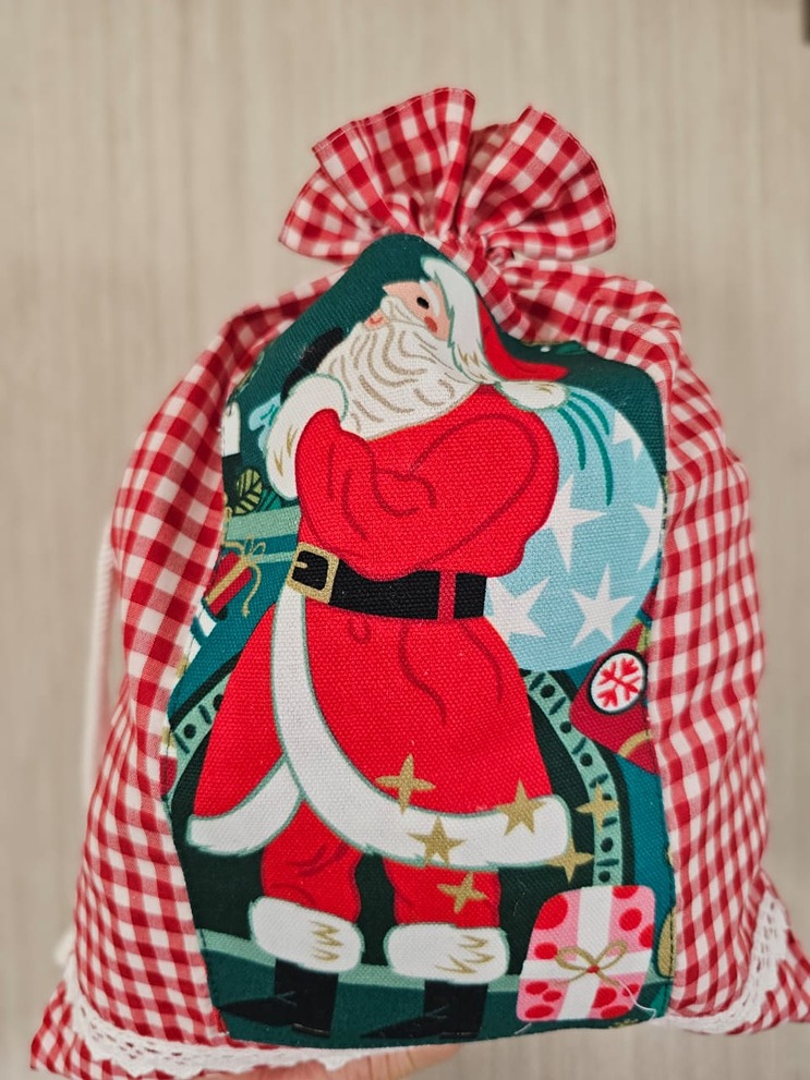 Drawstring Goodie Bag - Santa themed on red gingham (Size: 15