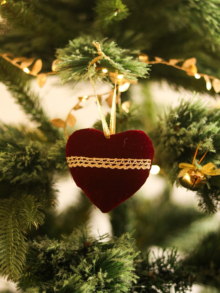 Ornament - Heart - Maroon velvet with gold lace (Single Unit)
