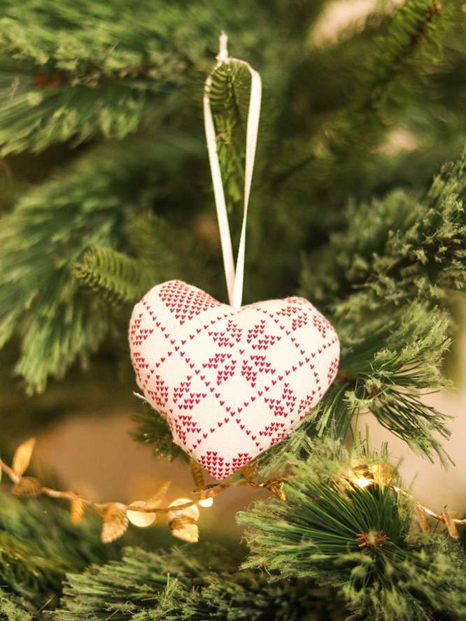 Ornament - Heart - White snowflake themed (Single Unit)