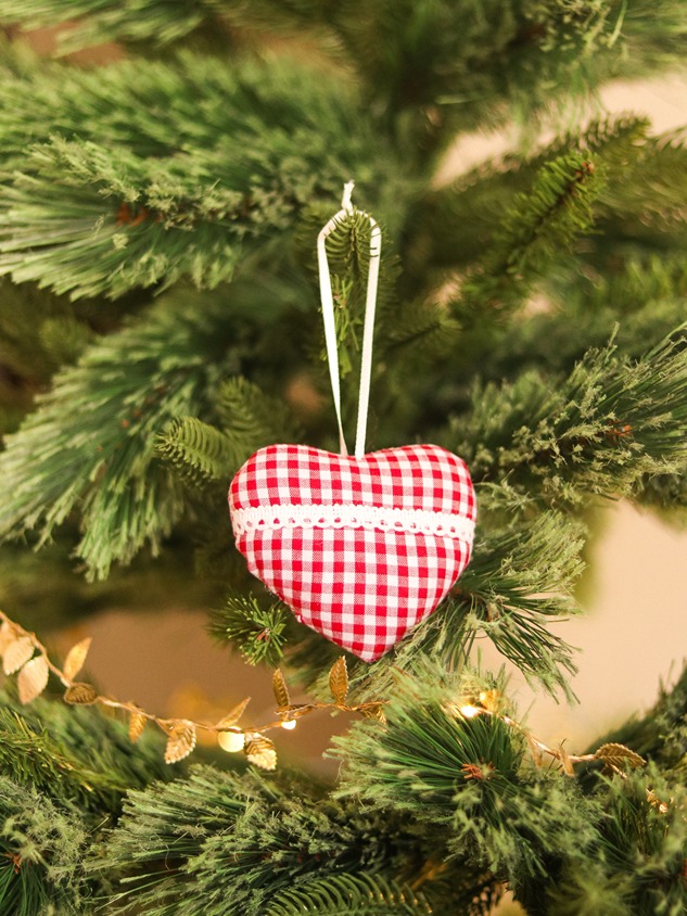Ornament - Heart - Red gingham and lace themed (Single Unit)