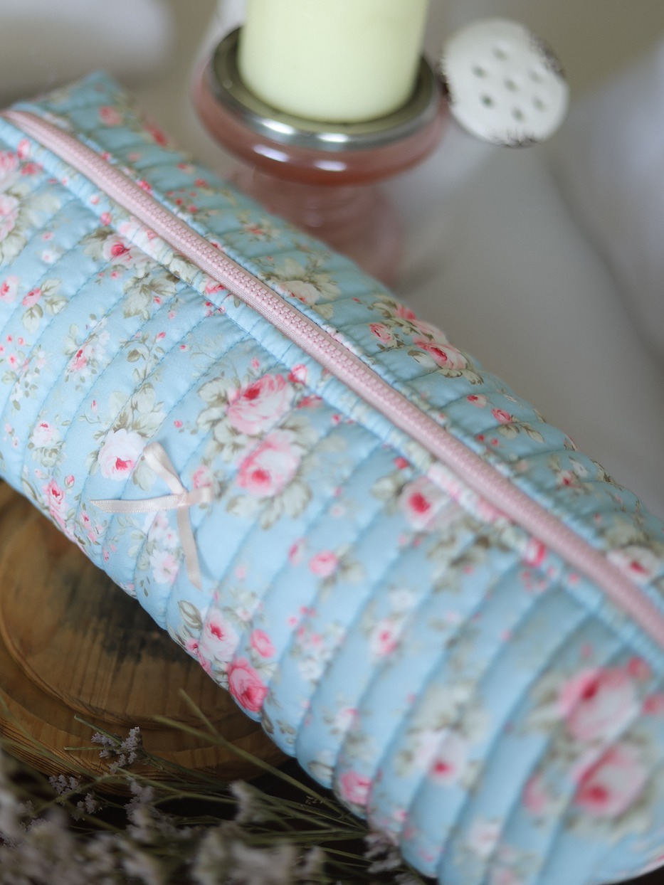 Multipurpose / Hair Iron Pouches - Whimsical roses (Long size: 14