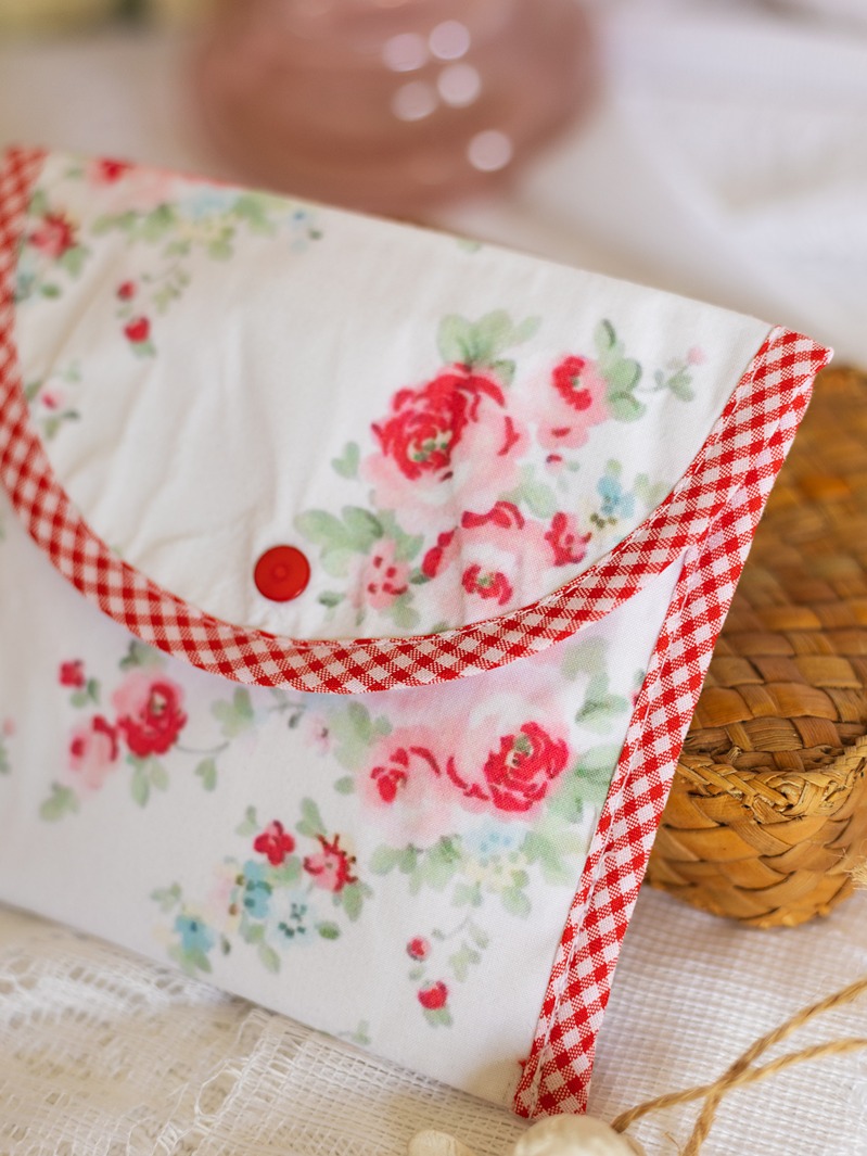 Sanitary Pouch - Red Rose Whispers