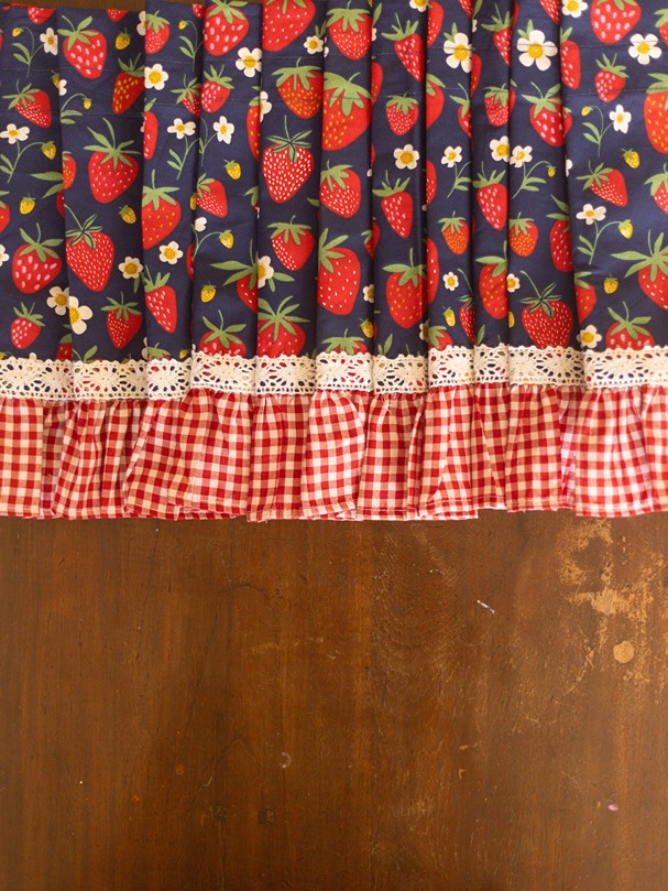 Kitchen Valance - Red gingham with strawberry detailing (Size: 12