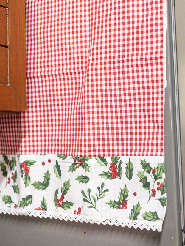 Fridge Top Cover - Christmas Holly Themed (Size: Large / Medium)