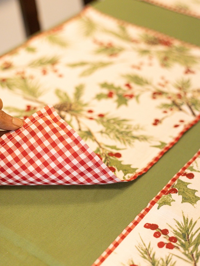 Placemats - Christmas Pines, berries and ginghams - REVERSIBLE (Single Unit)
