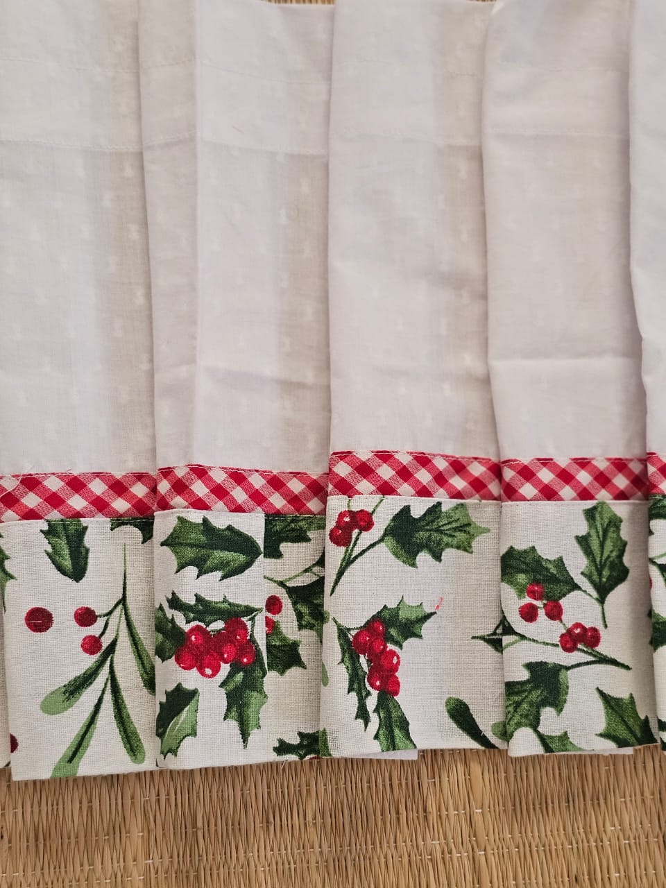 Kitchen Valance - Christmas Holly Themed (Size: 12