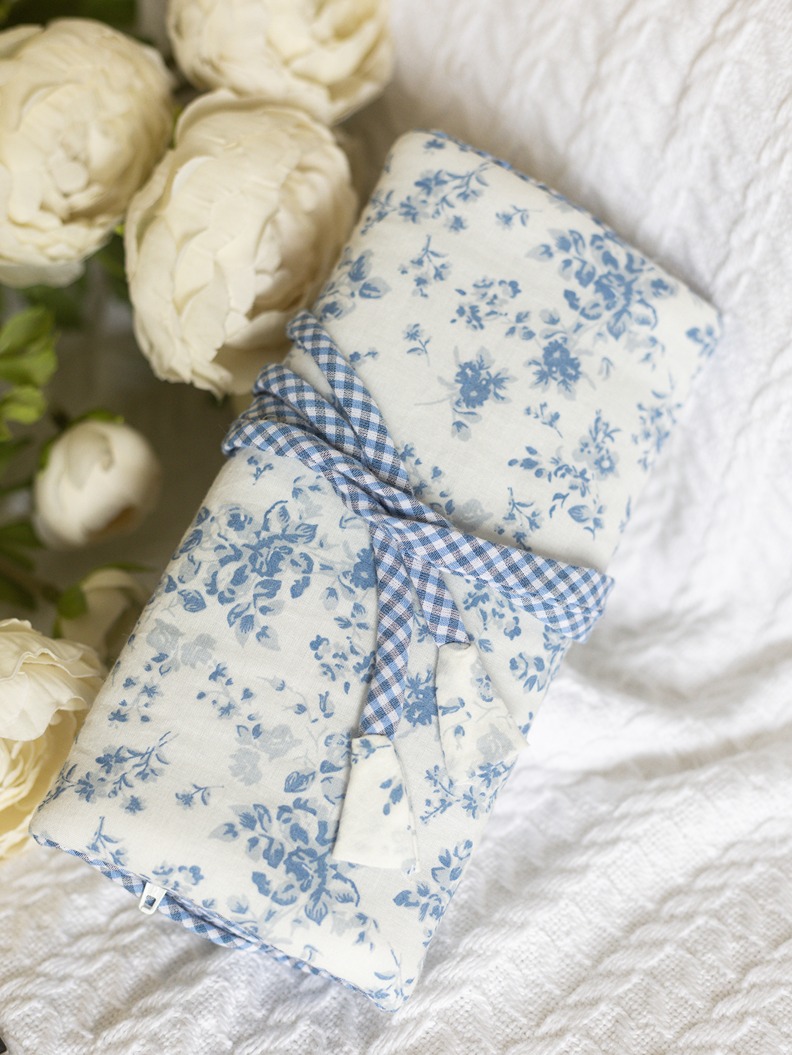 Jewellery Organizer - Whispering Blue Florals (Size: 10.5