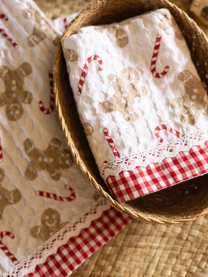 Kitchen Napkin - Gingerbread man with gingham and lace Border (Size: 24