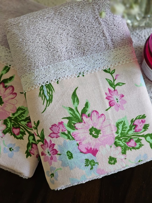 Single Hand Towel - Lilac with floral and lace detailing (Size: 16