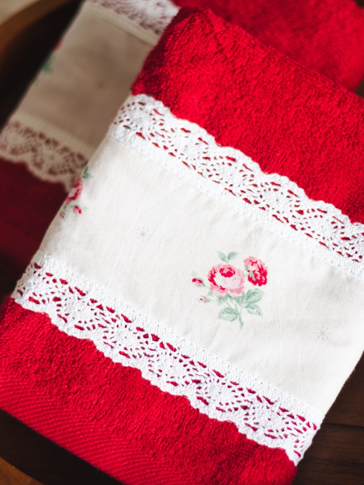 Single Hand Towel - Red with cream rose and lace detailing (Size: 16