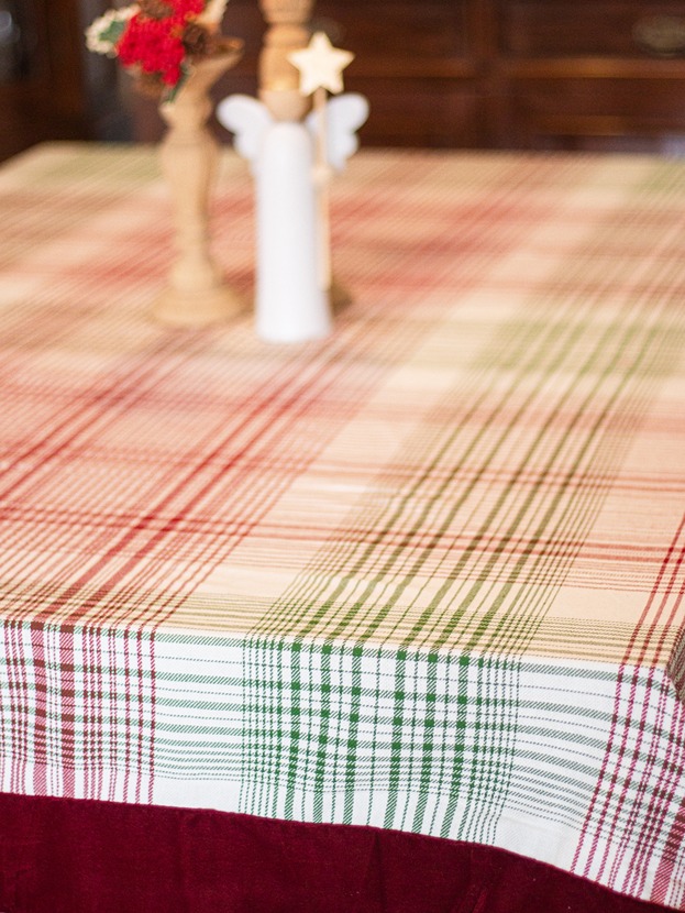 Table Cover - Christmas plaid with rich velvet border (4 Seater / 6 Seater / 8 Seater)