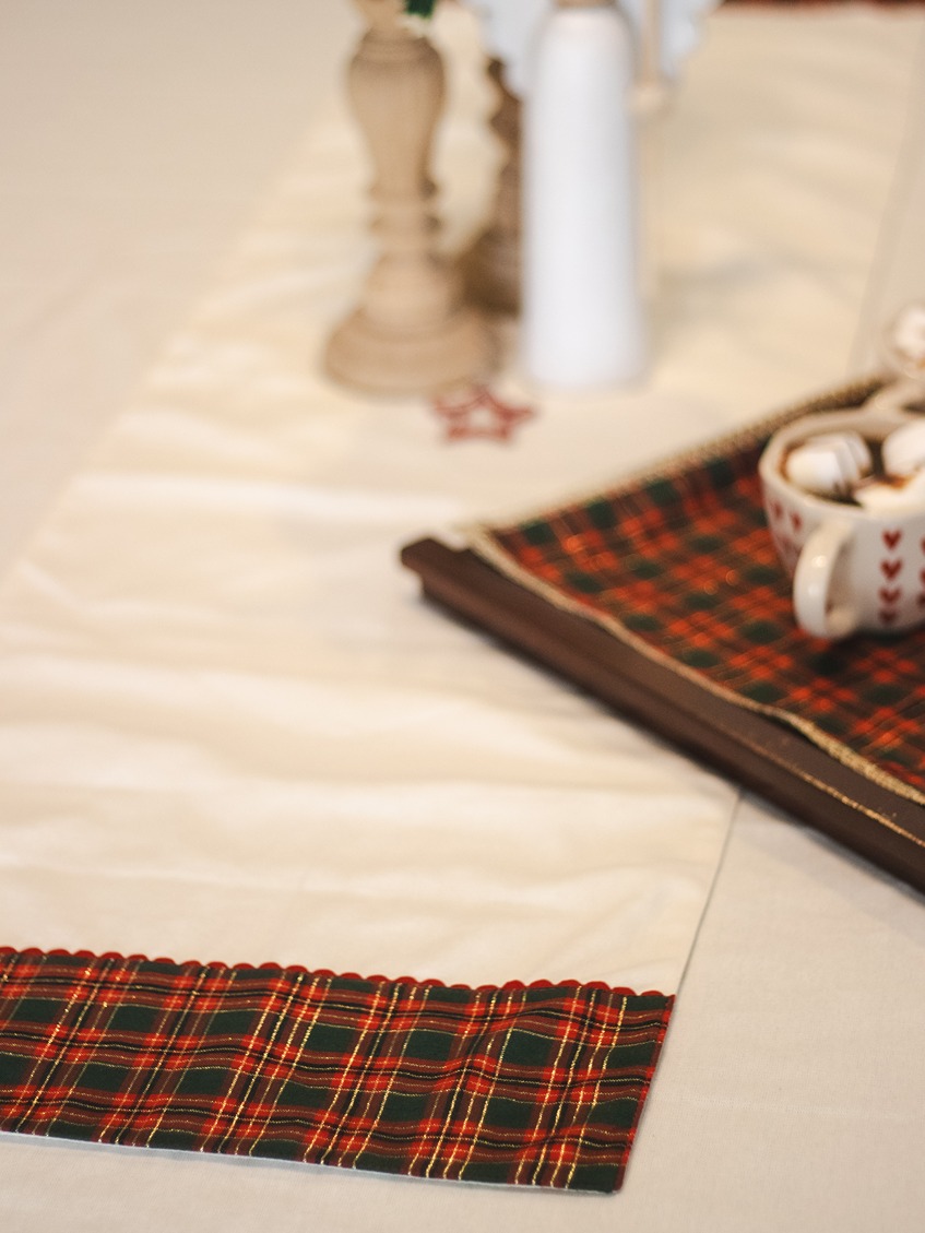 Table Runner - Cream with Christmas plaid detailing (Size: 14
