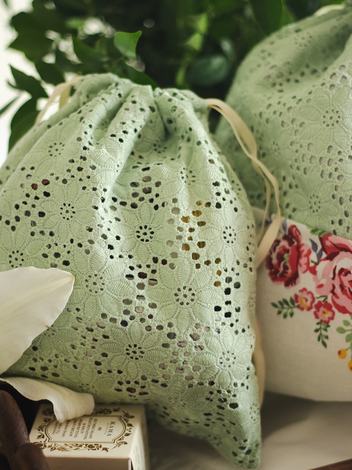 Drawstring Bags - Pastel Green Hakoba Floral (Size: 10