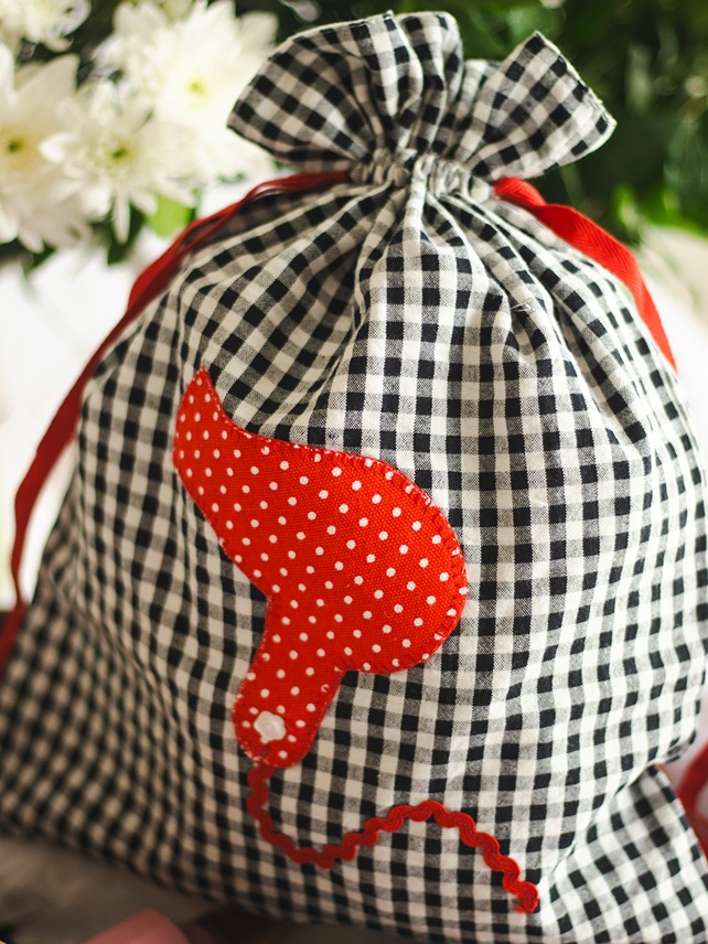 Drawstring Bag - Black gingham with hair dryer applique detailing