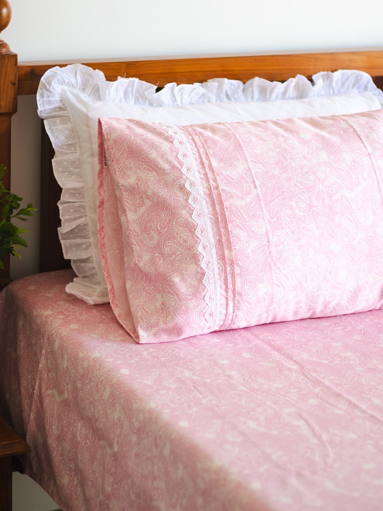 Bedding Set - Blissful Blush Paisley - Includes 1 bedsheet (king / queen ) + 2 pillow covers