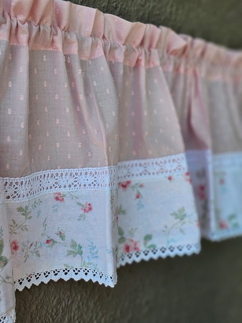 Kitchen Valance - Pastel pink with floral and lace detailing (68