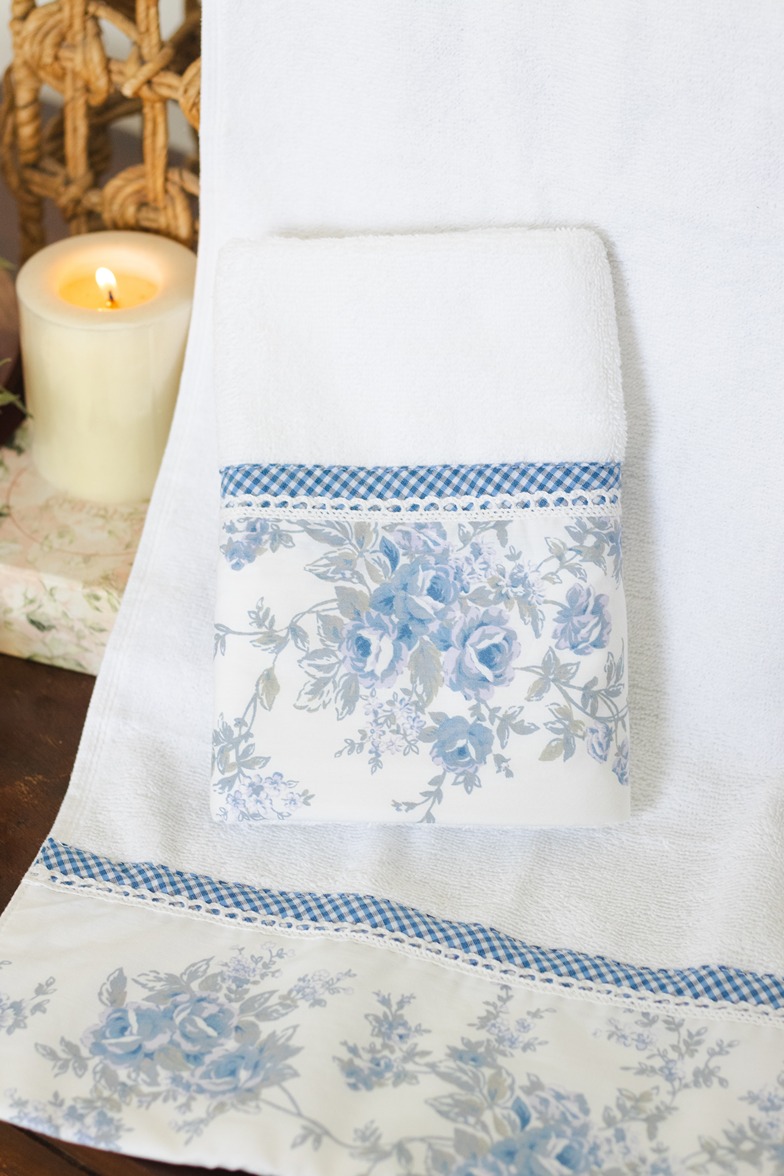 Hand Towel - White with blue vintage bloom (Size: 16