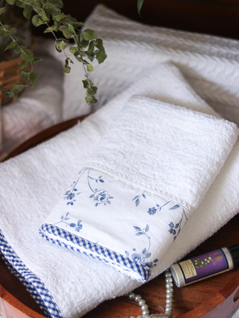 Bath & Hand Towel Set - Double textured - Blue themed detailing 