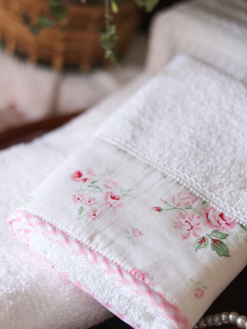 Hand Towel - Double textured - White with pink themed detailing (Size: 16