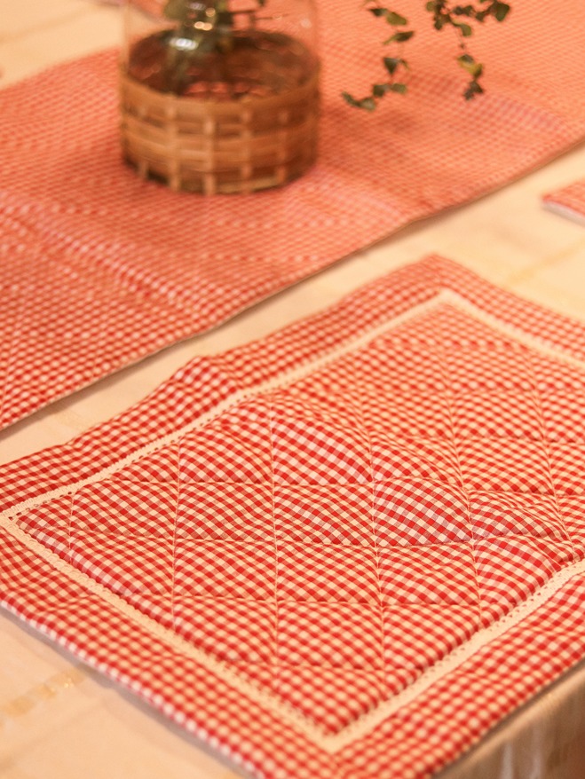 Quilted Placemats - Classic red gingham and lace themed (Size: 13