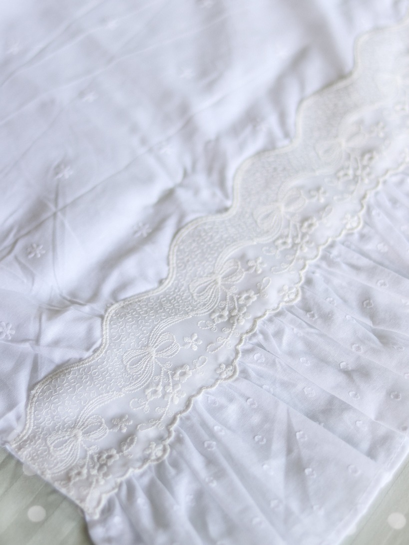 Table Runner -White Fantasy with petite floral, lace and ruffle detailing (Size: 14