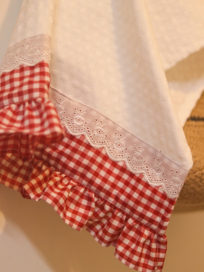 Kitchen Napkins - Country style (Red gingham ruffle and lace themed)  (Size: 19