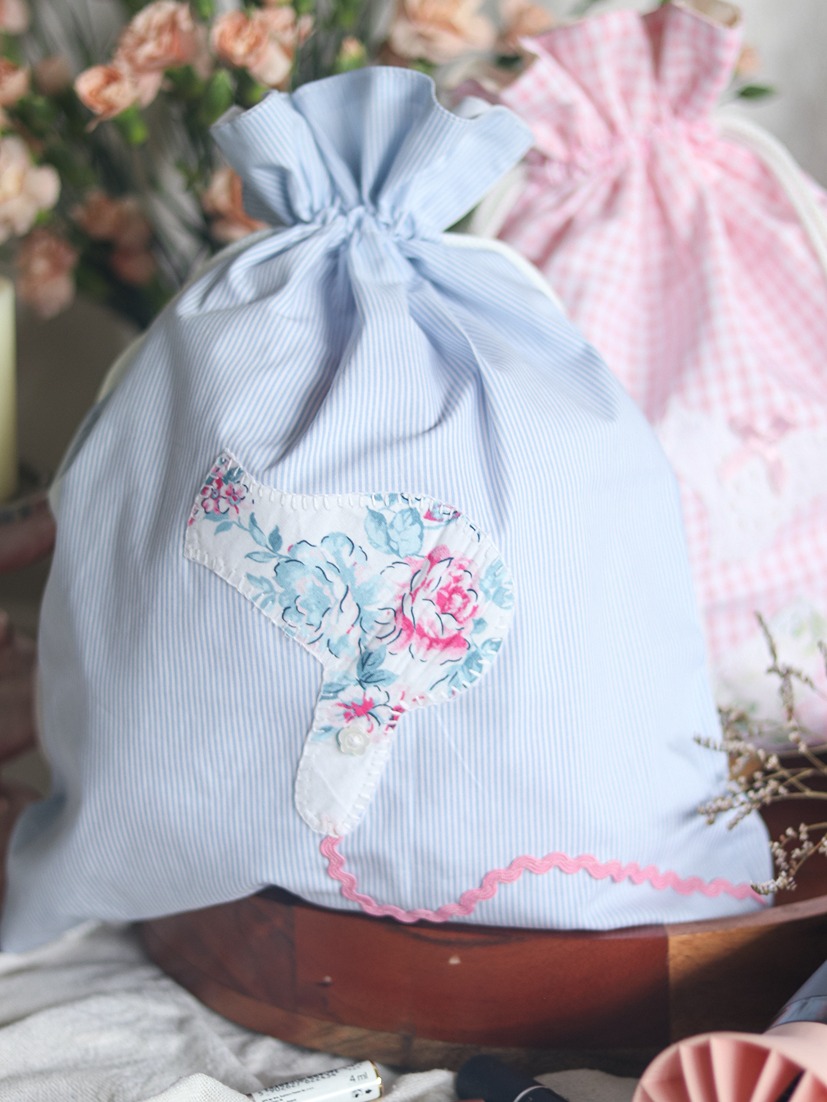 Drawstring Bag - Blue stripes with hair dryer applique detailing