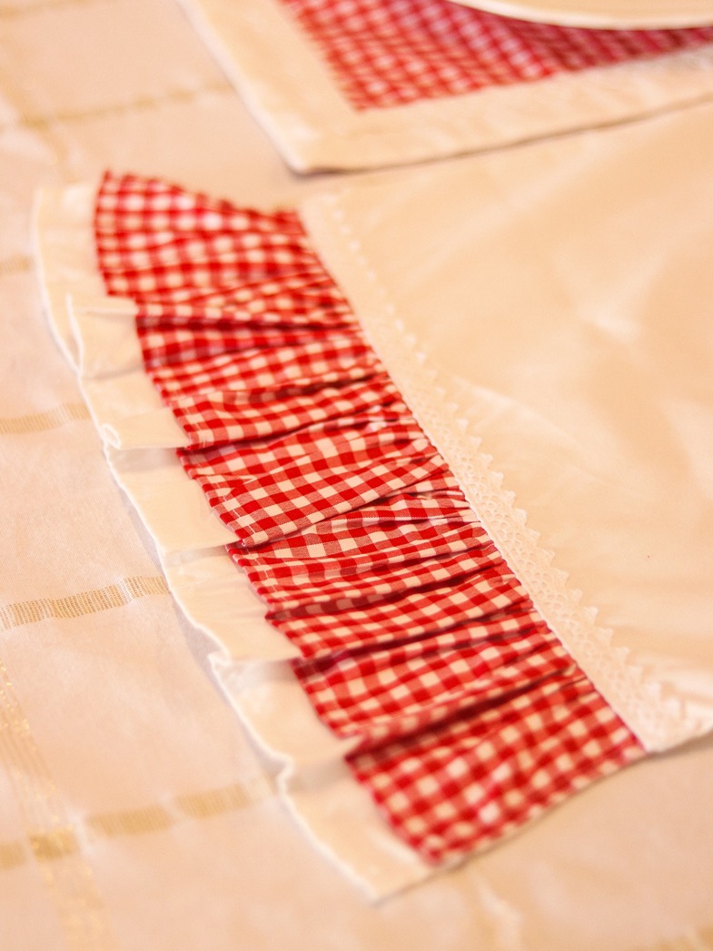 Table Runner - Off-White with red gingham ruffle detailing (Size: 14